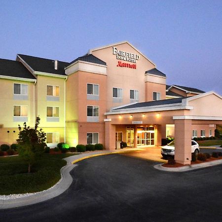 Fairfield Inn & Suites Уайтевилл Экстерьер фото