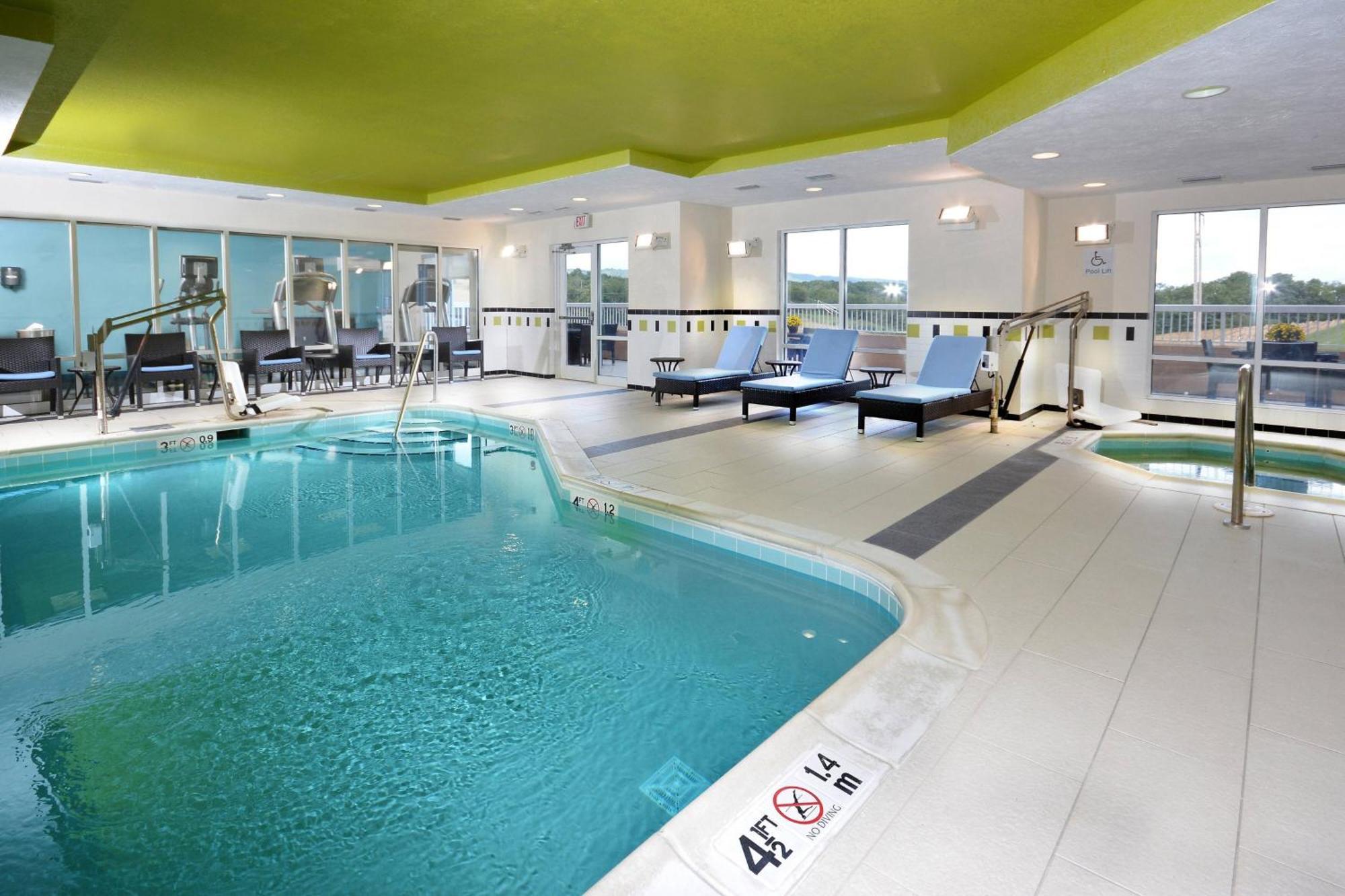 Fairfield Inn & Suites Уайтевилл Экстерьер фото