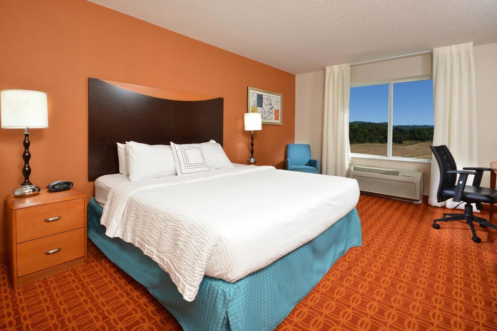 Fairfield Inn & Suites Уайтевилл Экстерьер фото