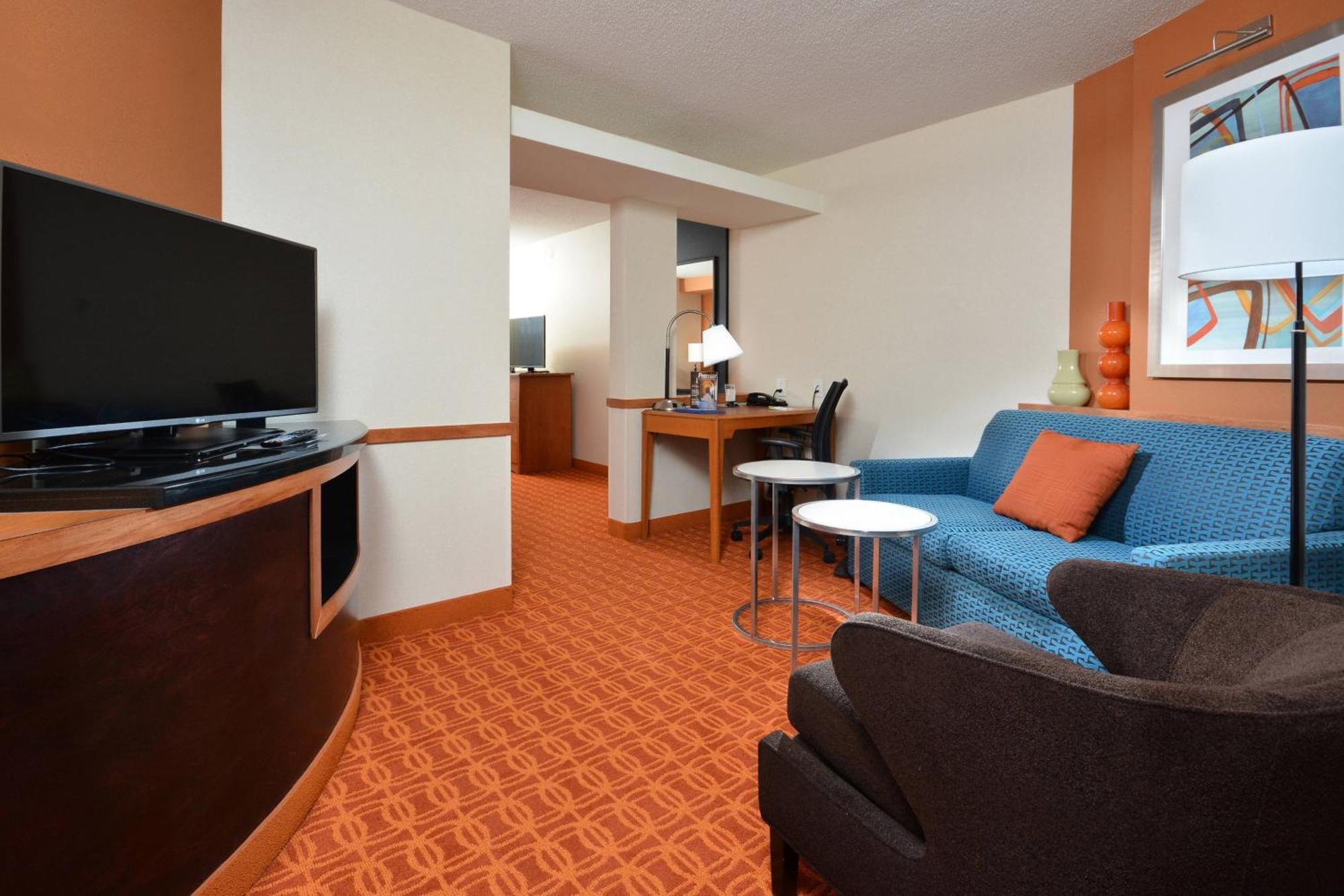 Fairfield Inn & Suites Уайтевилл Экстерьер фото